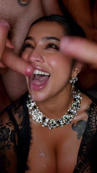 La prima tripla penetrazione di yasmina khan per il suo compleanno. Creampie e Squirt.