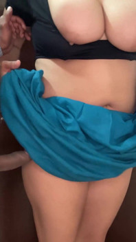 Un tip indian sexy face sex pentru prima dată cu mama vitregă a prietenului său când este singură acasă