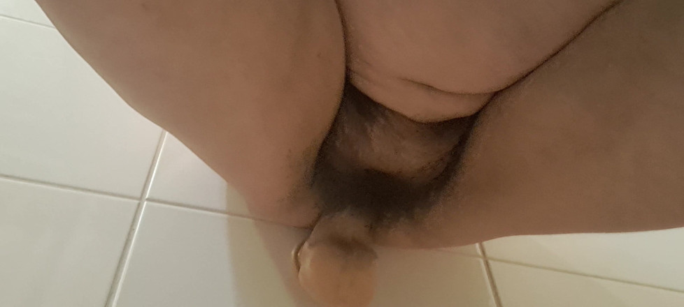 Mommy big hairy pussy: 继母在浴室里用假阳具做爱