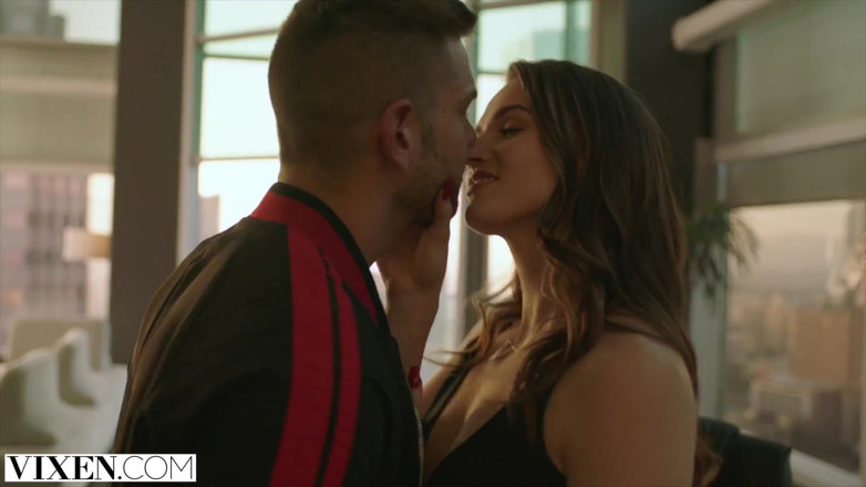 Vixen: VIXEN - Tori Black et Adriana Chechik dans le trio le...