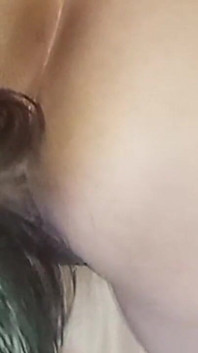 딜도와 콘돔을 사용하여 시오후키 밀프의 보지 따먹기 누군가가 문을 두드렸기 때문에 갑자기 멈췄습니다.