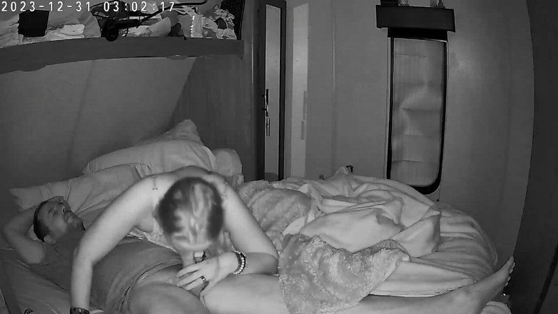 KittieNoOne: Cewek sange ini dientot habis-habisan sama kontol besar sampai