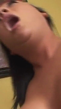 Une blonde se fait baiser la chatte par Derrick Pierce