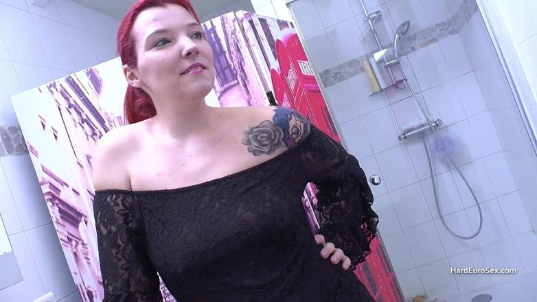 Hard Euro sex: Dar göt deliklerinde büyük oyuncaklar kullanılıyor
