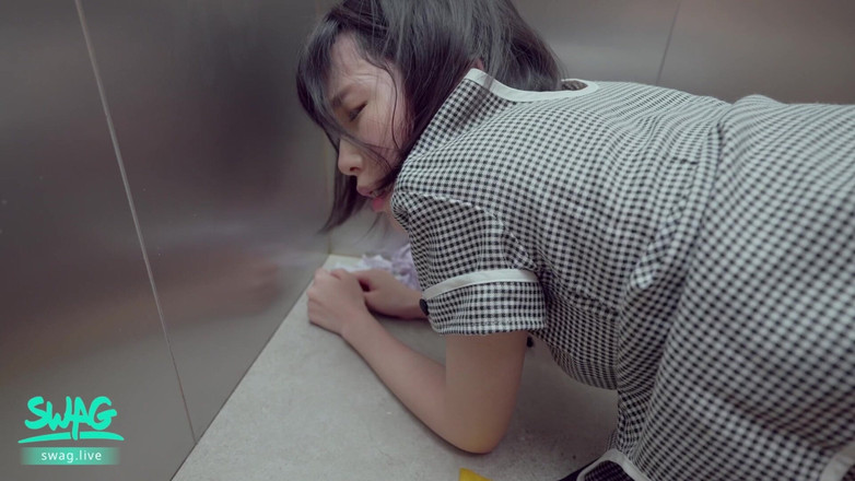 SWAG.live: Take It All: Foda e gozada nas meninas do elevador