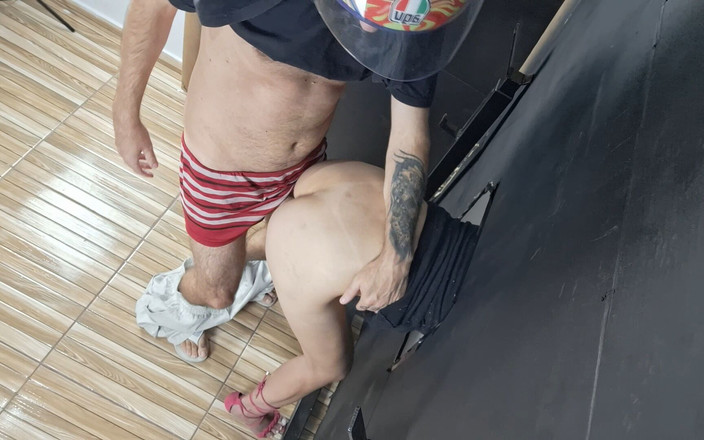 ksalnovinhos: Suami Meninggalkan Istri Terpapar Seks Dengan Orang Asing Di Gloryhole!