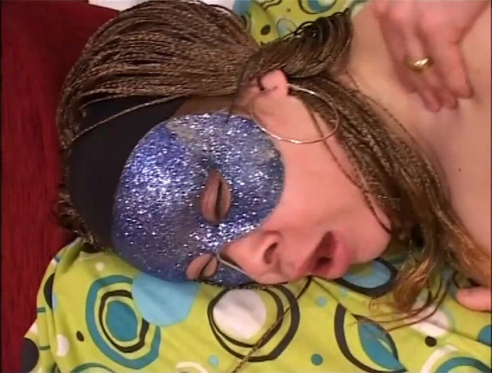XTime Vod: Pareja amateur enmascarada follando el coño