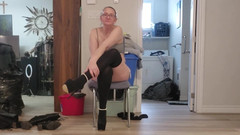 Miss jj chose: Dandling Boot Job cu muzică