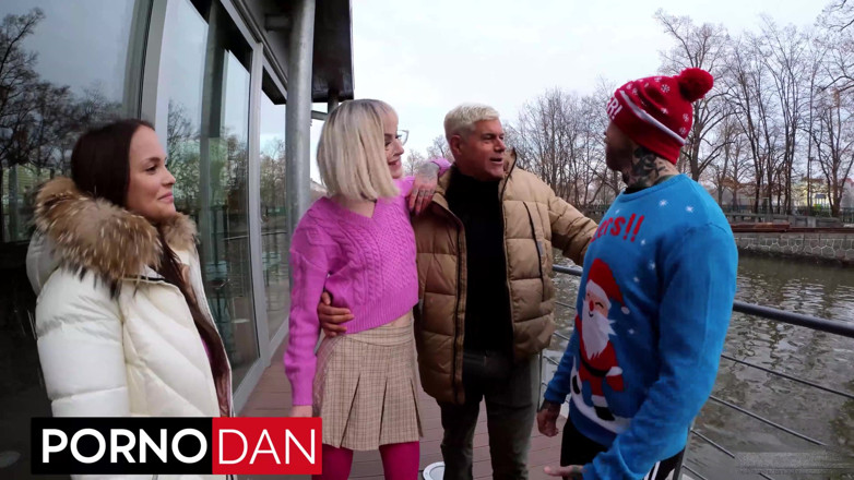 Porno Dan: Een oceaan van spuiten van feestgangers Jennifer Mendez en Tabitha...