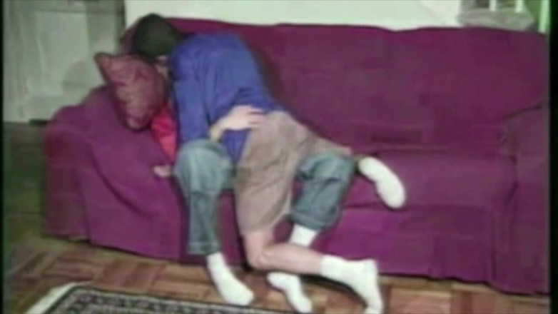 GAY VINTAGE PORN: 빈티지 포르노. 소파에서 따먹히는 트윙크 섹스