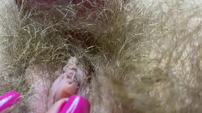 Cuteblonde666: Monsterclittoris in de jungle
