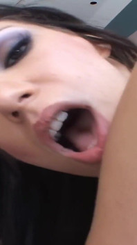 그녀의 완벽한 작은 엉덩이에 자지를 따먹는 Chloe Morgan