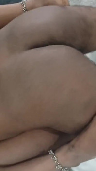 Desi Village Bhabhi neemt sperma in mond creampi poesje