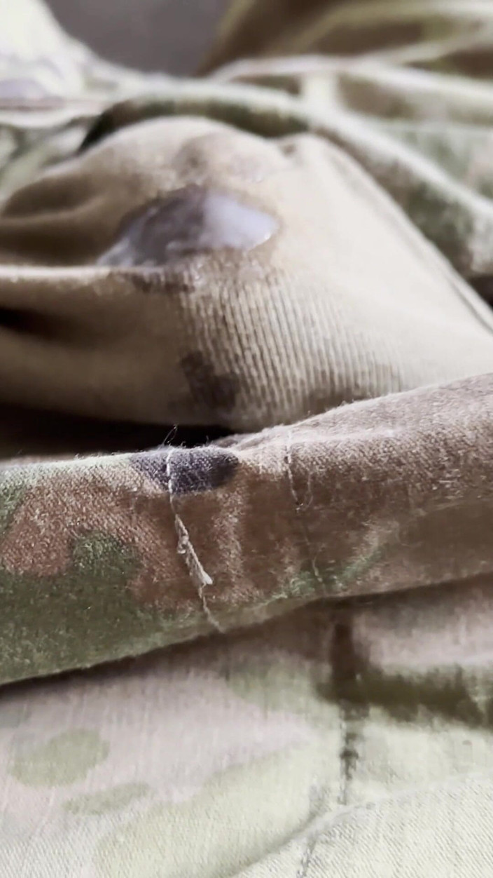 Gay Soldier Stuff: Người lính hứng tình mặc quân đội đã ban hành tóm tắt...