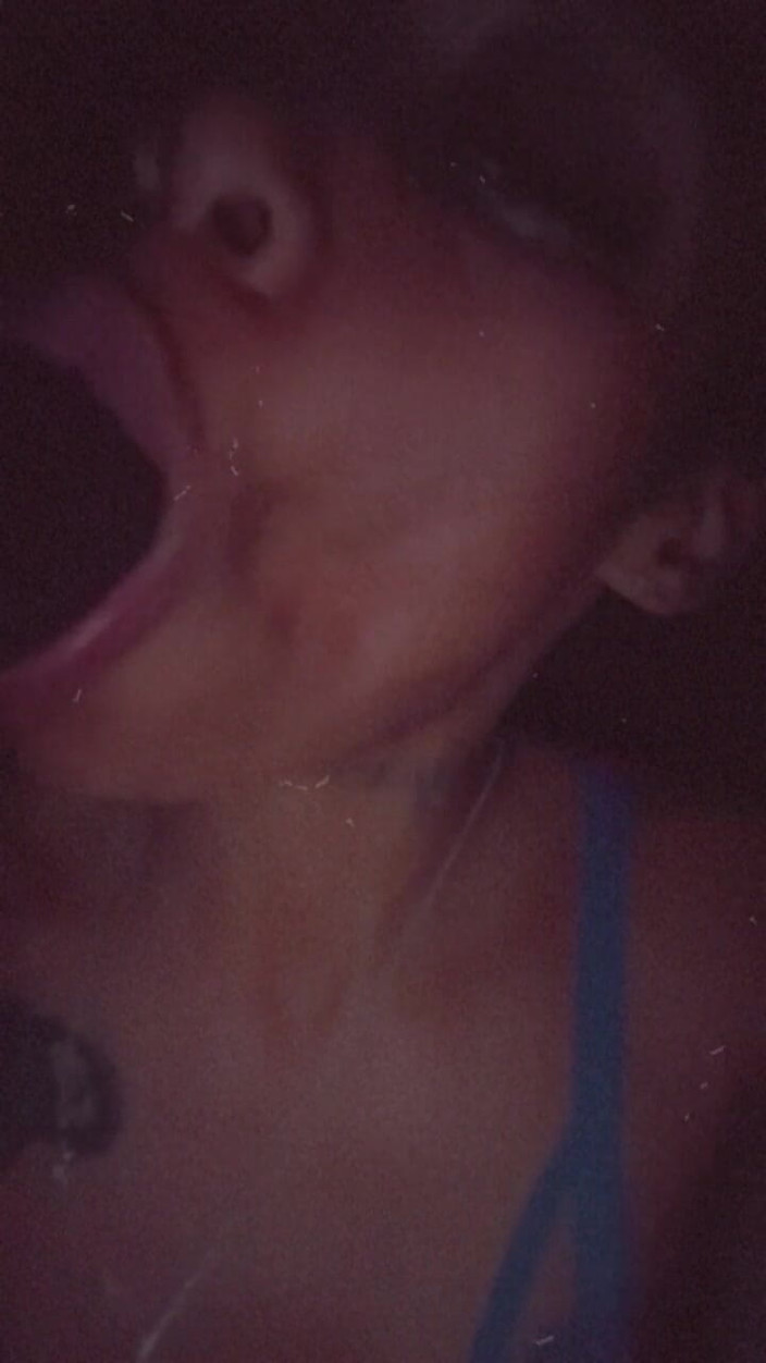 SexLoveRed: Cewek sange ini lagi asik cowok ini!