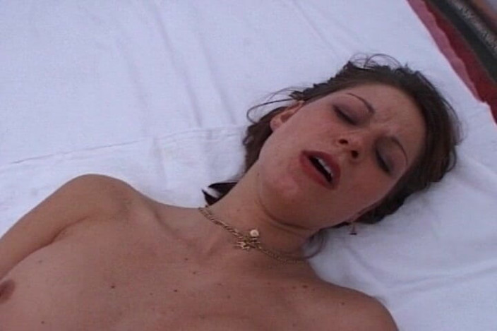 German amateur couples: Sledujte this babe form Německo s chlupatou kundičkou Si hraje...