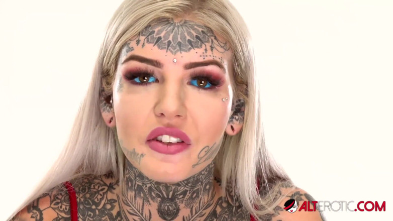 Alt Erotic: Temu bual di sebalik tabir dengan bombshell Australia yang bertatu...