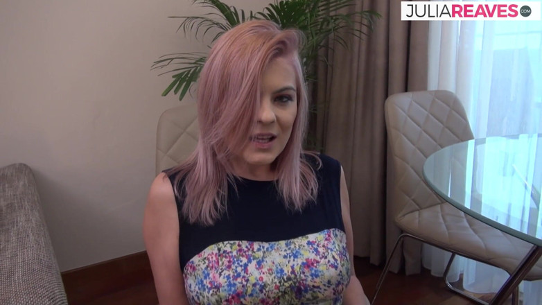 Deutscher Sex Report: Děvka roztáhne nohy, když si prstí kundičku k stříkání
