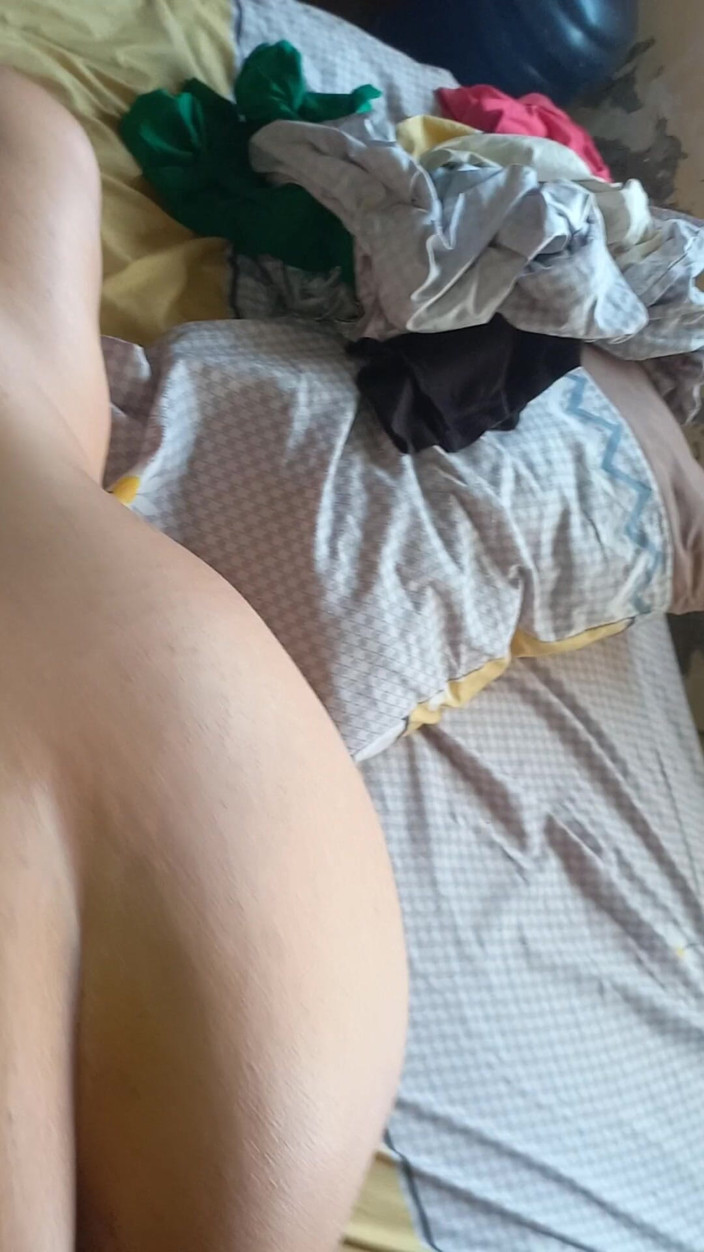 Eatrella j: 大きな尻が親友とセックスする