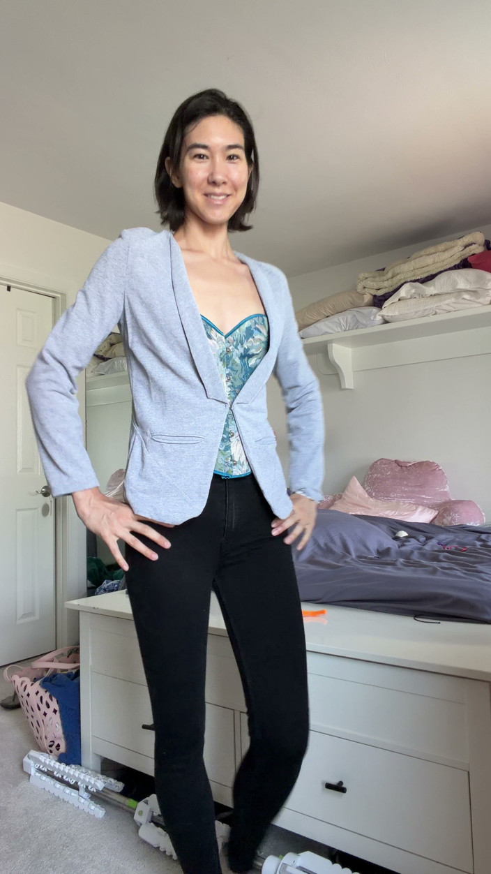 Ms_Emmy_Lynn: Sexy Juror Outfit