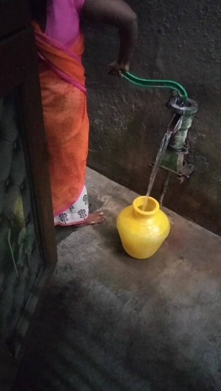 Benita sweety: Dì đẩy máy bơm nước