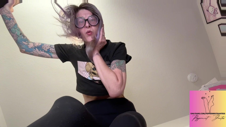 Peppermint Giantess: Obří přestávky ve vašem domě dominuje N převzetí
