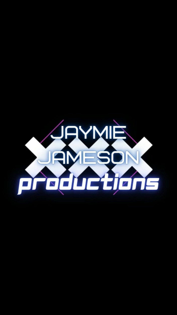 JaymieJameson: Мила транс-повія самостійно робить кремпай і отримує безкоштовний оргазм зі сквіртом змащеним ділдо
