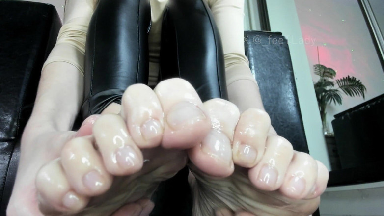 Feet lady: Urut Minyak