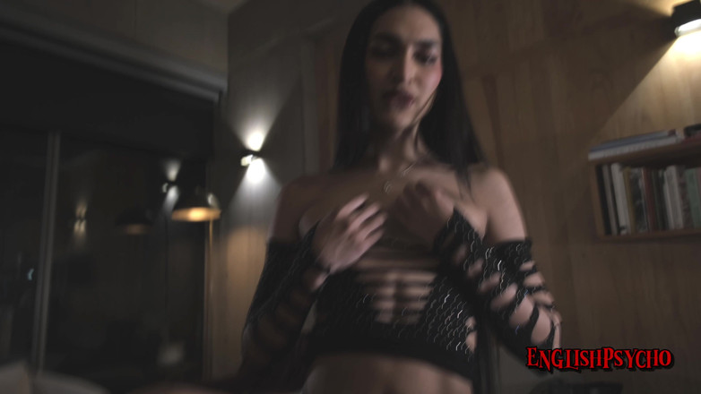 English Psycho: Je baise ma copine trans dans mon appartement (partie 1 sur 4)