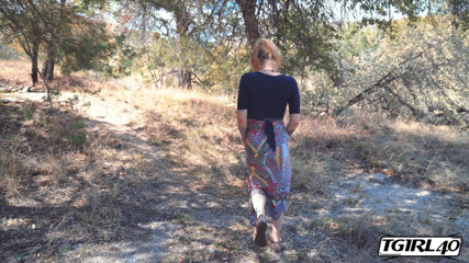 Tgirl 40: Транс-мамка Пеггі Бамбаліно катається на своєму ділдо