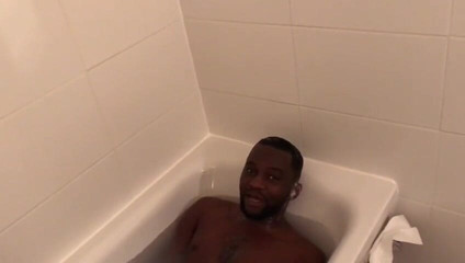 Sjojo Levana: In the bathtubs