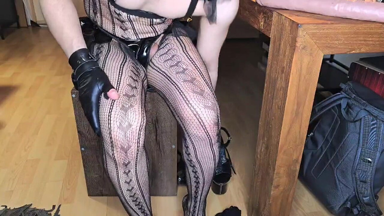 Daddy Femboy: Femboy nach dem college, sex-party und macht sich fertig
