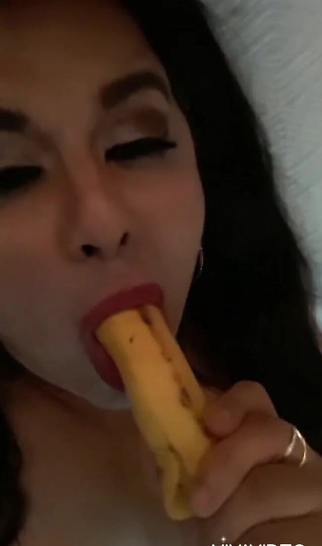 Miss Madii: Senhorita Madii banana chupa no audio