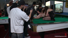 Public Disgrace by Kink: Bella Rossi a kulečníková hala