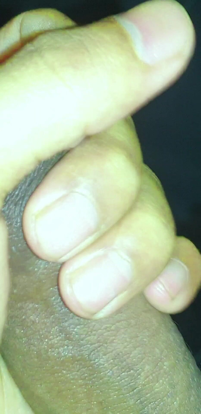 Xujjal: Un nou videoclip sexy cu masturbare cu băiat slab.