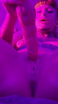 Deepthroat dan memancut mani menggunakan dildo raksasa saya