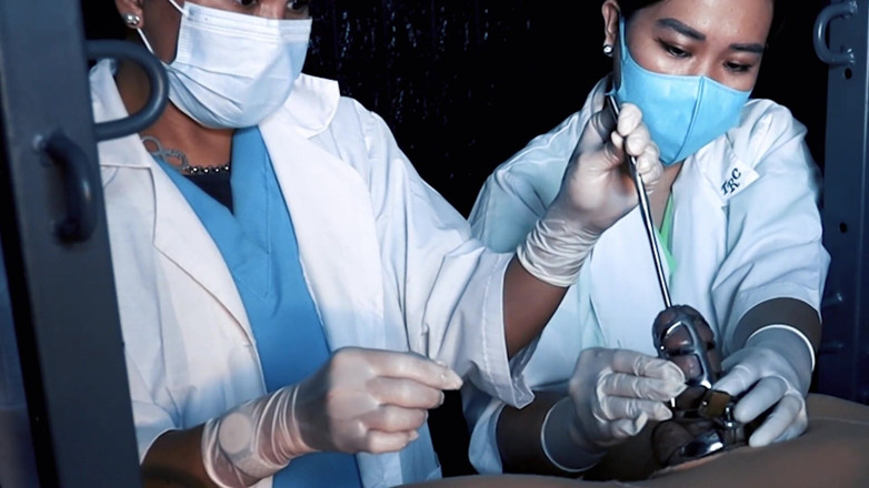 DominaFireOfficial: Sessões médicas de TCC por duas enfermeiras