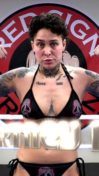 Kourtney Geïnkt vs Valentina Boux - seksgevecht