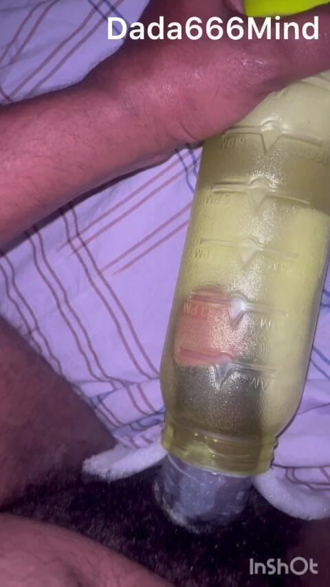 Zingaa: 물병 보지를 사용하는 소년 - 그는 자신을 따먹어