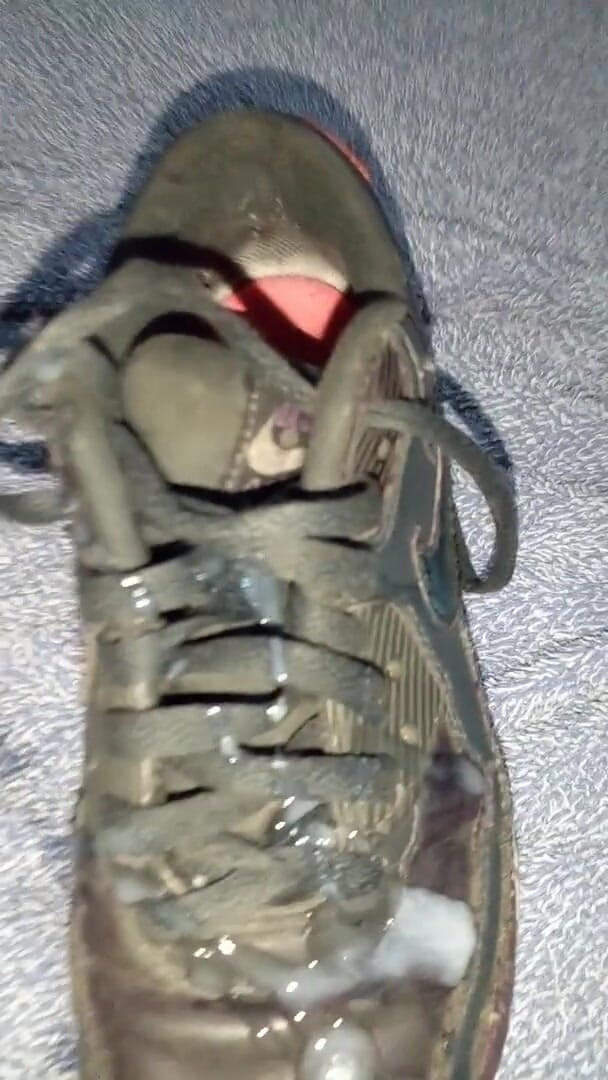 Sneakerfetish_BR: Sneaker neuken en klaarkomen op mijn oude Air Max