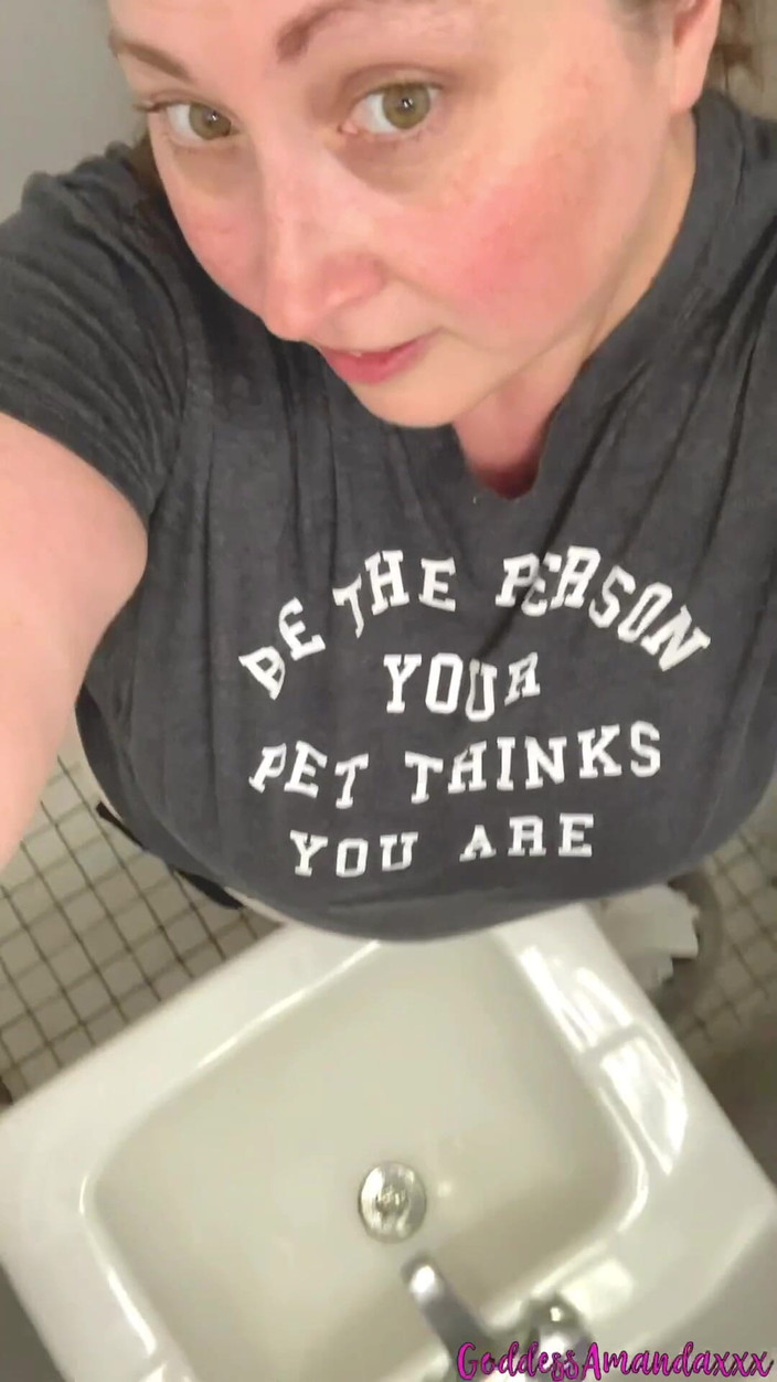 Goddess Amanda: BBW Duży Tyłek W Publicznych Łazienkach