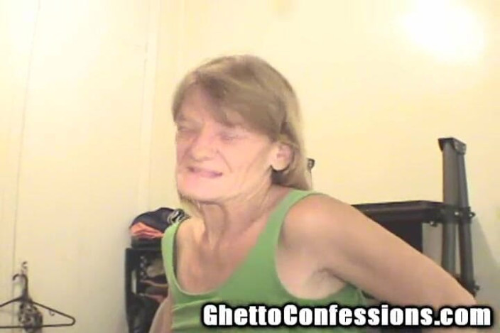 Ghetto Confessions: Nenek nakal ghetto lagi asik nyepong kontol besar geezer chin...