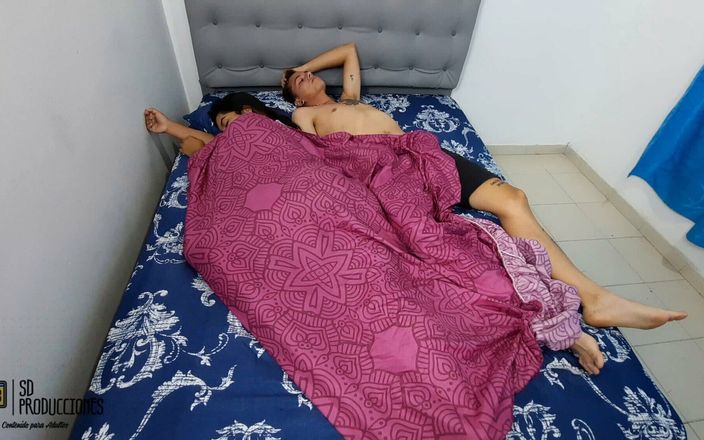 dannita: Mi ha strappato mentre la mia sorellastra è sdraiata