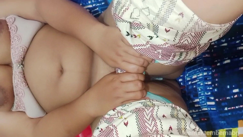 Asian girl videos: Ngentot Memek Tembem Crot Di Dalem