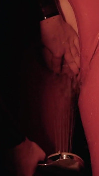 Lateks ücretsiz porno videosunda seksi lezbiyen okşama