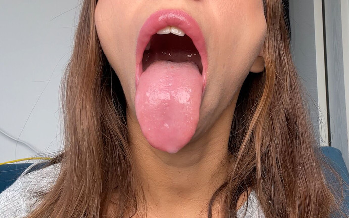 Pantera Nika: Ukazuji svůj mokrý dlouhý jazyk se slinami