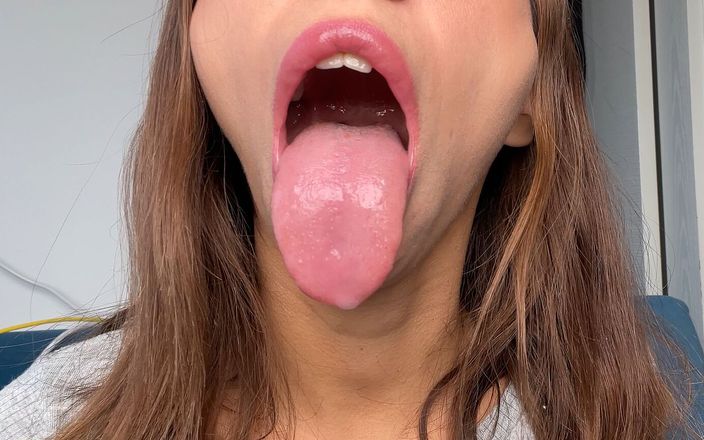 Pantera Nika: 濡れた長い舌を唾液で見せつけて