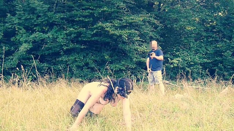 Toilet Mommy: Публічна повія принижена на повідку гаряче