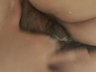 Mommy big hairy pussy: Reife MILF spreizt ihre haarige muschi und berührt sich selbst