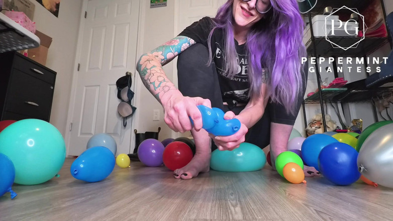 Peppermint Giantess: Giantess pop olmayan balon squish asmr | Gıcıklayan ayaklar ve eller,...